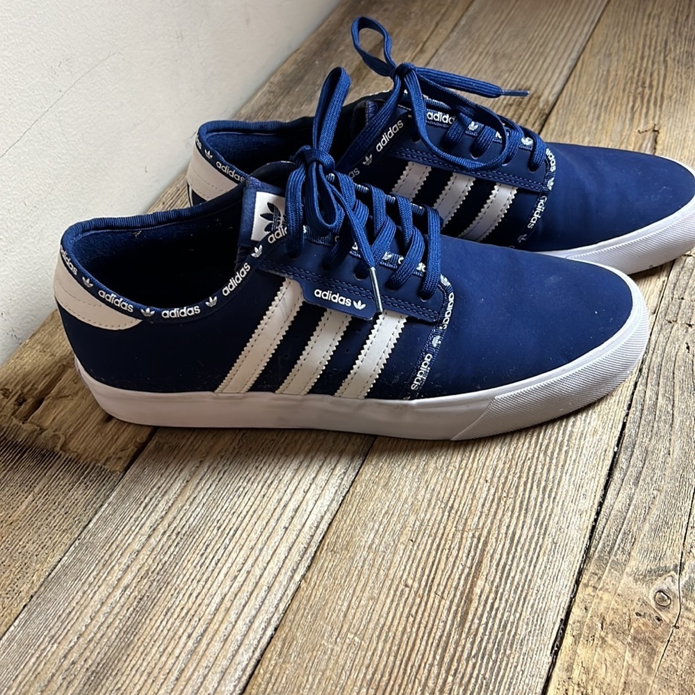 Women’s Adidas Abaca blue, Size 7